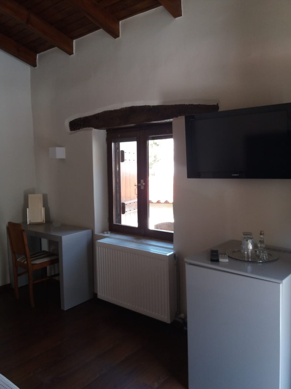Domus Polymnia -Master Bedroom with double bed and en suite bathroom