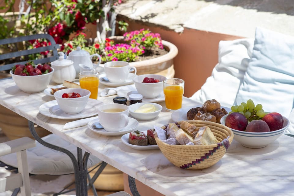 breakfast in the courtyard 