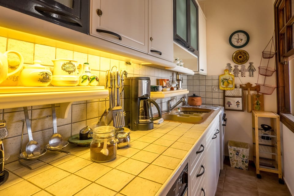 -Μake for yourself a gourmet meal in the large fully equipped kitchen