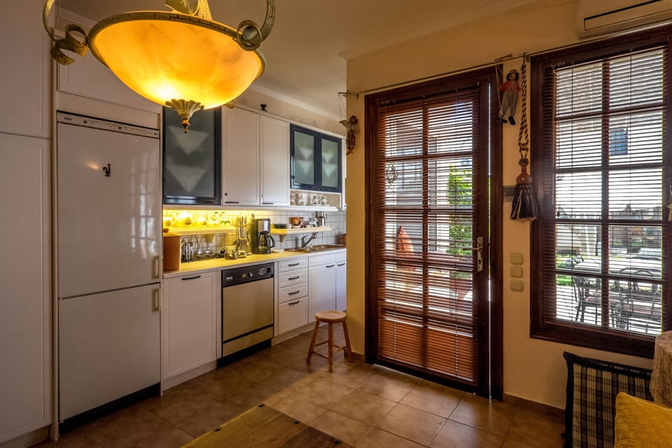 -Μake yourself a gourmet meal in the large fully equipped kitchen