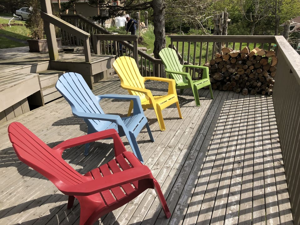 Lower deck seating area 