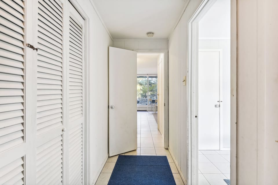 Lower Level,Entry,