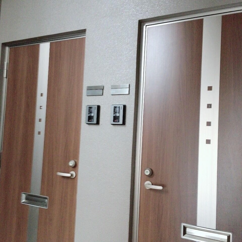 Room102 10 mins walk to International st