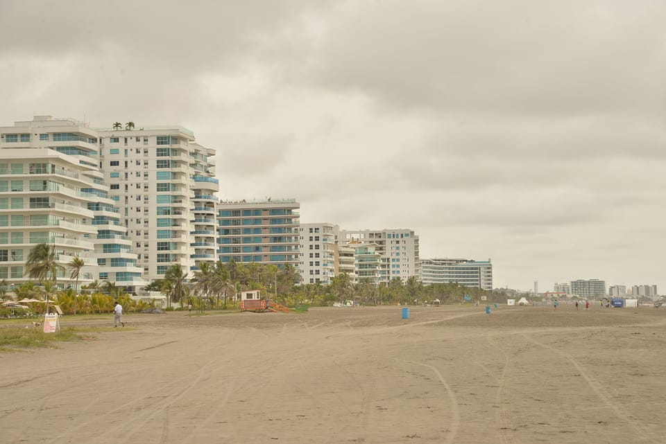 APARTAMENTO AMPLIO 3 ALCOBAS FRENTE PLAY