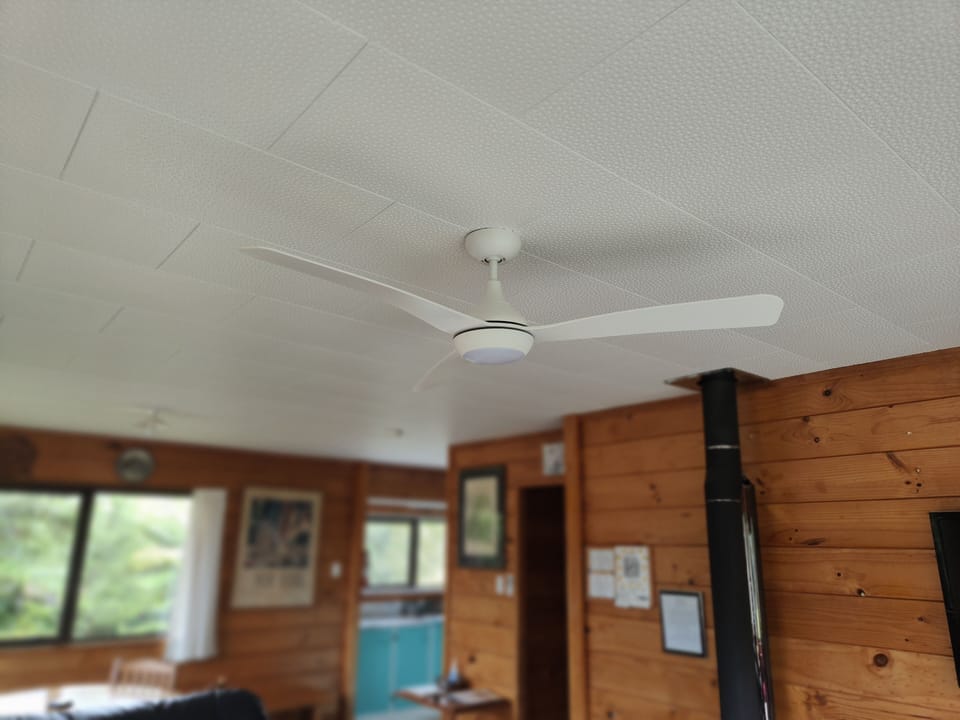 There's also a ceiling fan for the warmer times (it also has a winter mode).