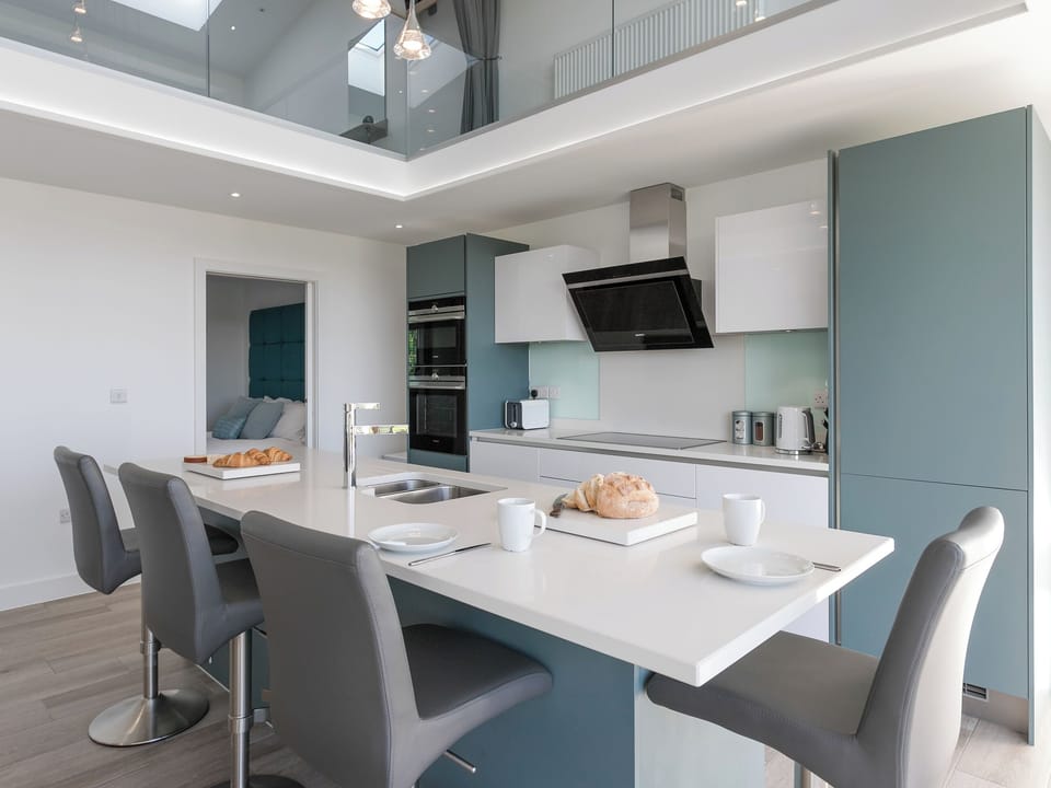Well-equipped fitted kitchen | The Retreat - Broadstone Barns, Ticknall, near Derby