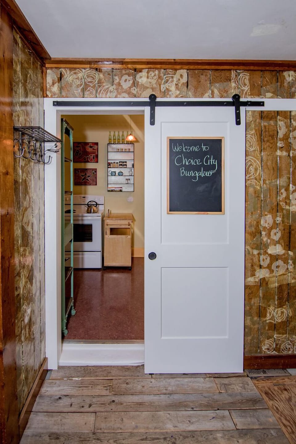 Enter to the cozy Choice City Bungalow through this mudroom in the back!