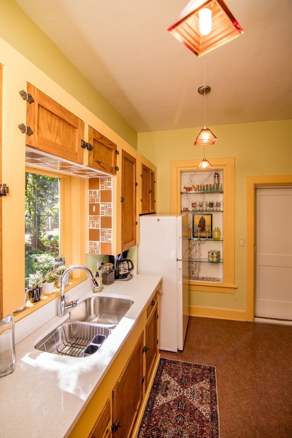 A full kitchen at your service, newly renovated!