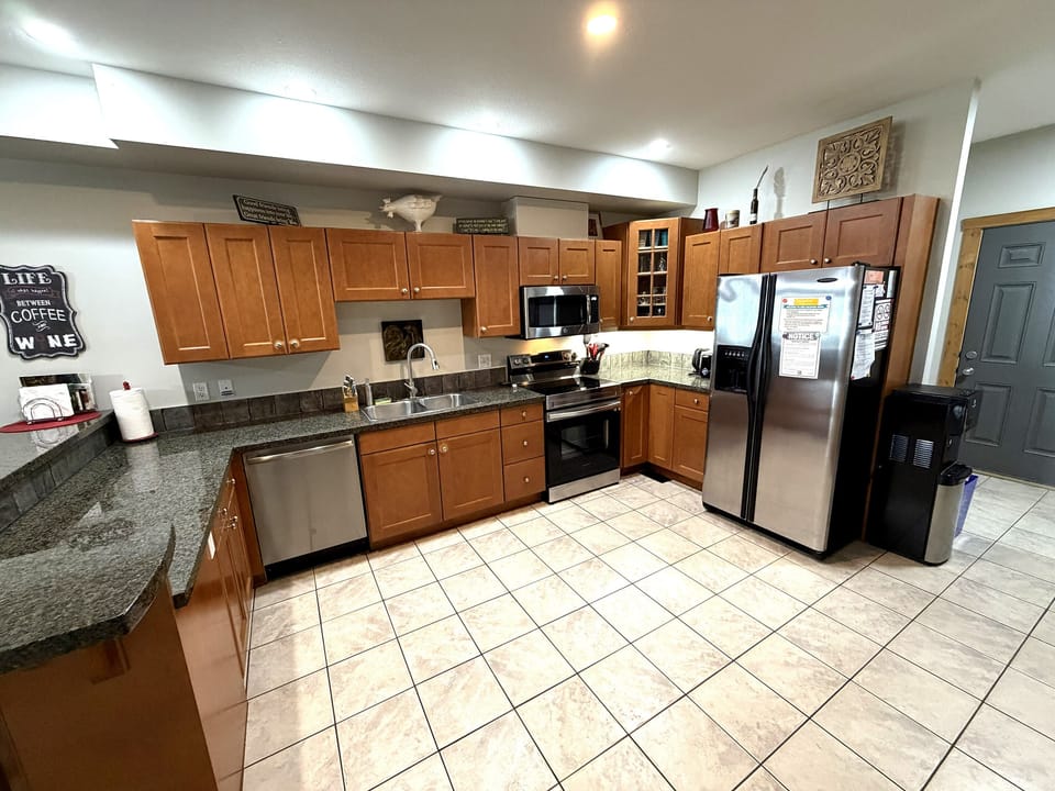Fully Equipped Kitchen with Cookware, Pots & Pans, Coffee Maker, Toaster & Spice