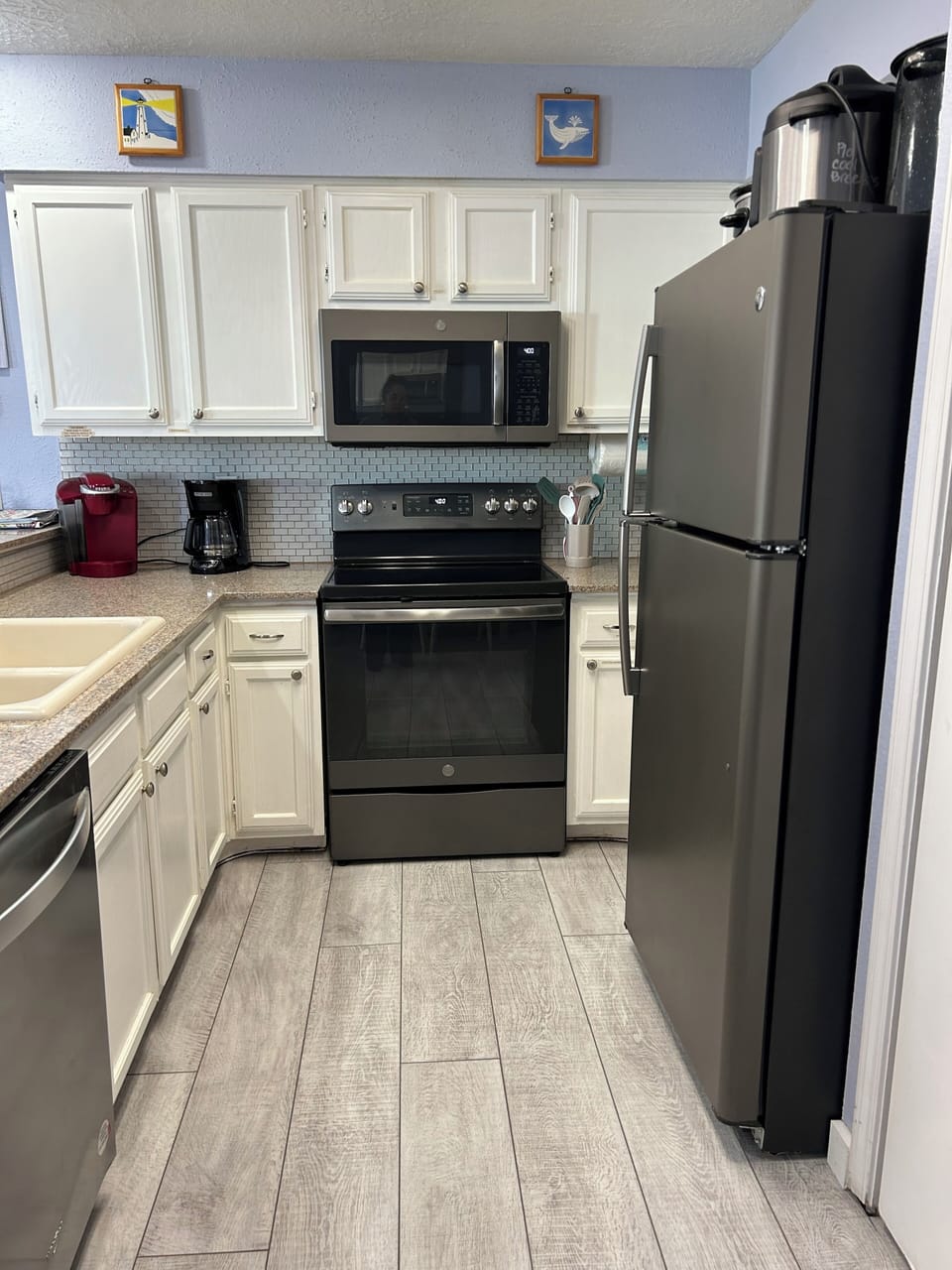 Kitchen is well equipped with a Keurig and Mr Coffee, Instant Pot, Air fryer
