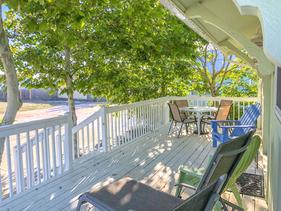 The perfect porch for enjoying the Florida sunshine!