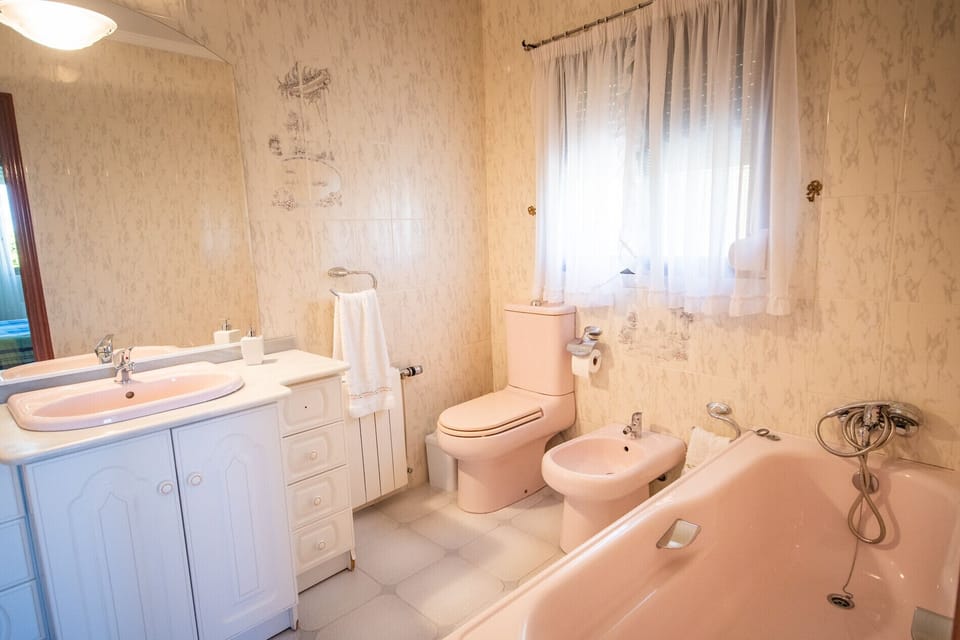 Enjoy the bathroom of this country house in Alhaurín el Grande