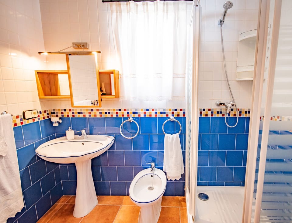Enjoy the bathroom of this country house in Alhaurín el Grande