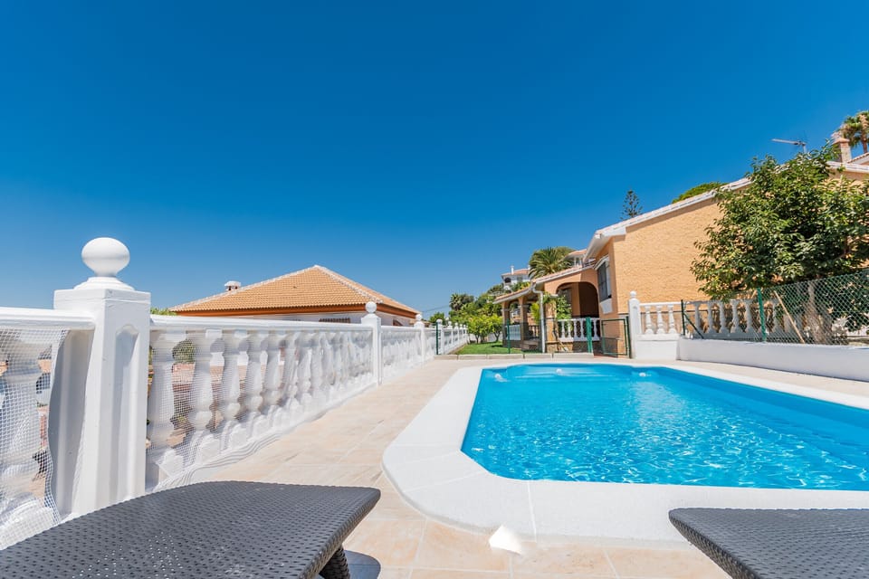 Enjoy the pool of this country house in Alhaurín el Grande
