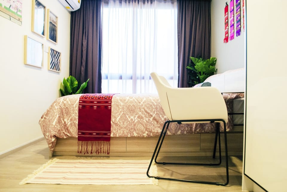 Secondary bedroom.