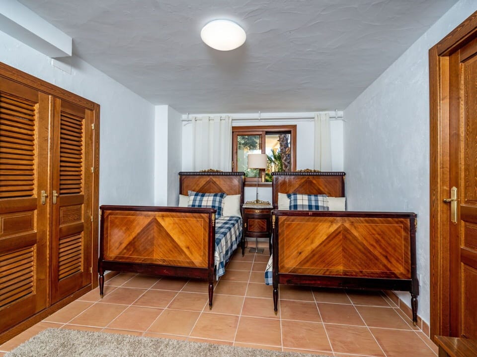 Room, Property, Furniture, Building, Interior Design, Ceiling, Floor, Real Estate, House, Architecture