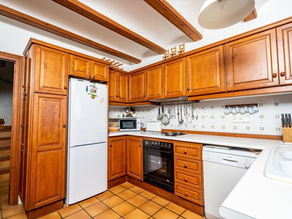 Room, Property, Cabinetry, Kitchen, Furniture, Countertop, Building, Interior Design, Real Estate, Ceiling
