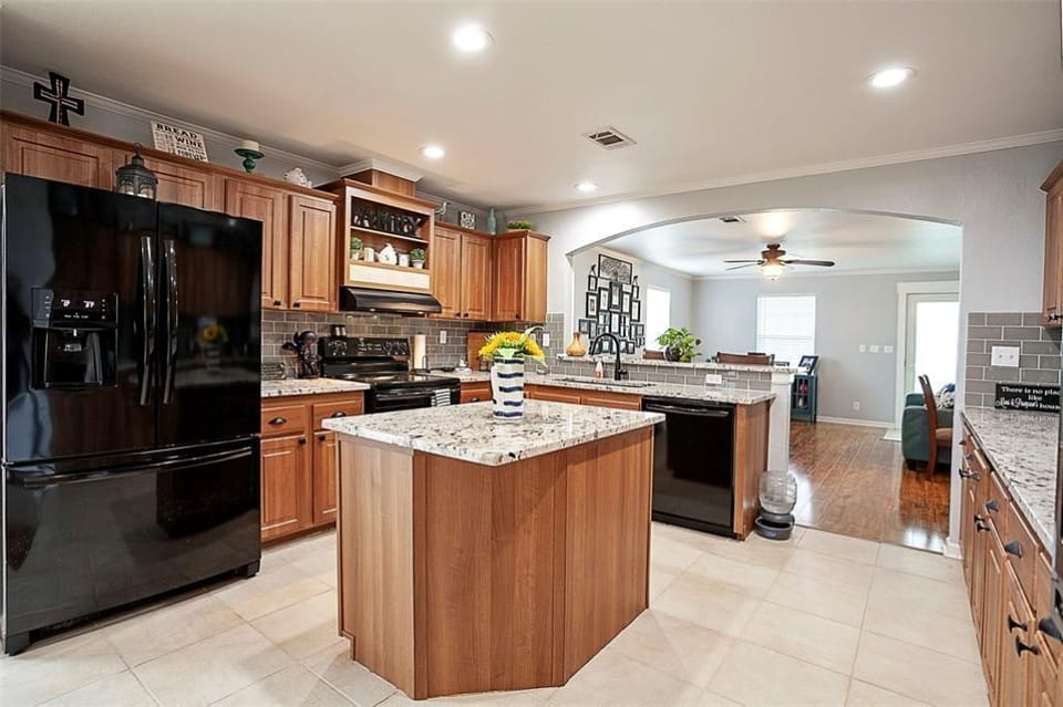 What’s cooking?  Pots, pans, cooking utensils provided. Gas grill down stairs. 