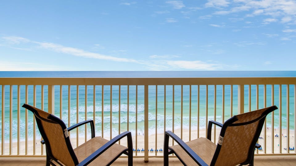 Balcony - Close your eyes and picture the sound of the waves!