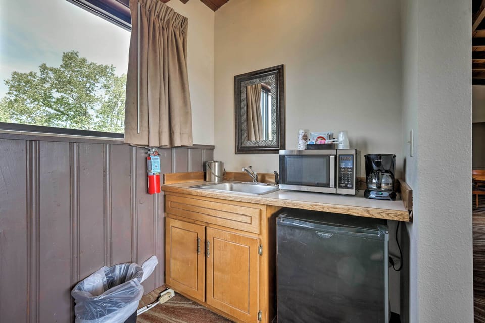 Kitchenette | Coffee Maker | Mini Fridge | Microwave | Hot Plate