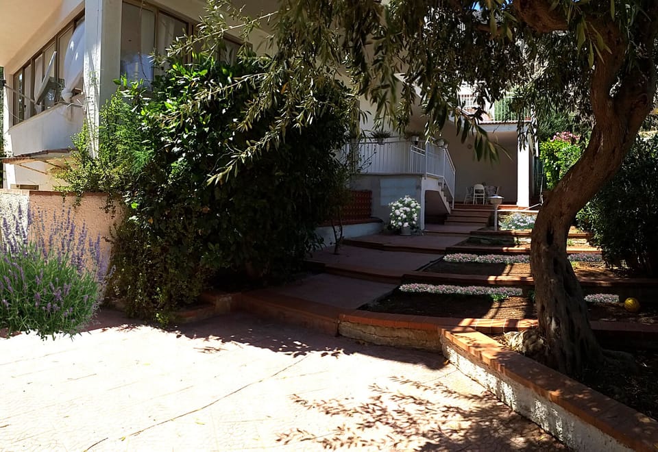 Entrance and  outdoor space