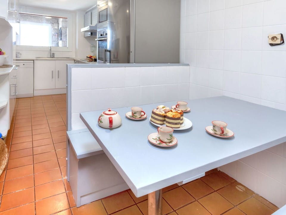 Floor, Property, Tile, Room, Countertop, Furniture, Kitchen, Interior Design, Flooring, Table