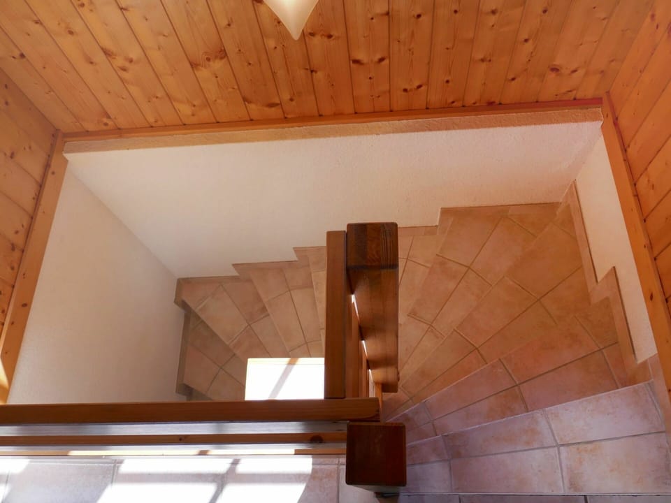 Brown, Property, Building, Wood, Architecture, Wood Stain, Wall, Floor