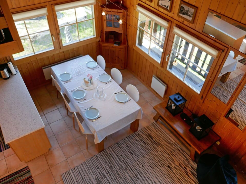 Room, Property, Floor, Furniture, Hardwood, Table, Building, Interior Design, Flooring, House