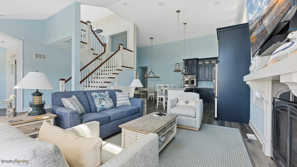 SECOND FLOOR OPEN LIVING 