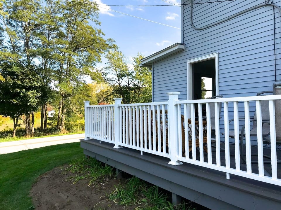Deck with full lakeviews