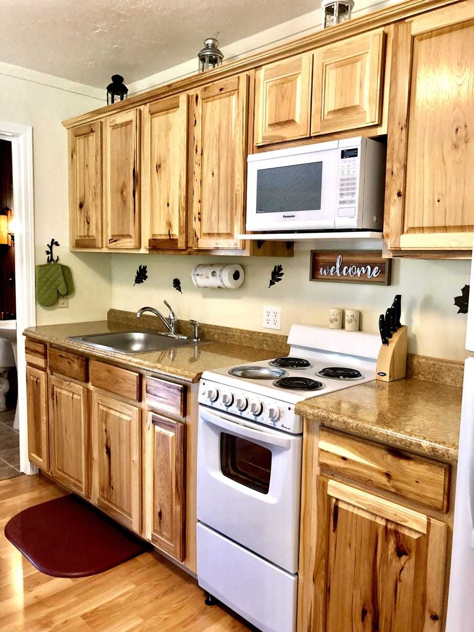 Fully supplied kitchen with everything new from utensils to cook & bake ware