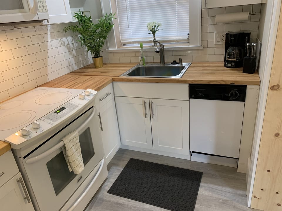 Full kitchen with dishwasher