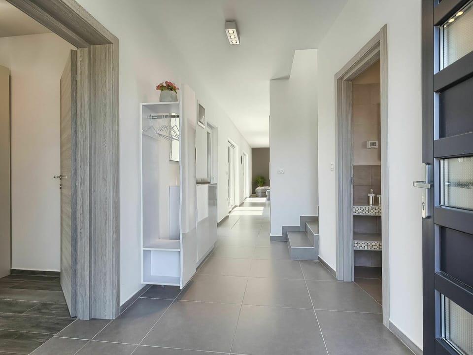 Property, Building, Hall, Wood, Interior Design, Door, Flooring, Floor, Window