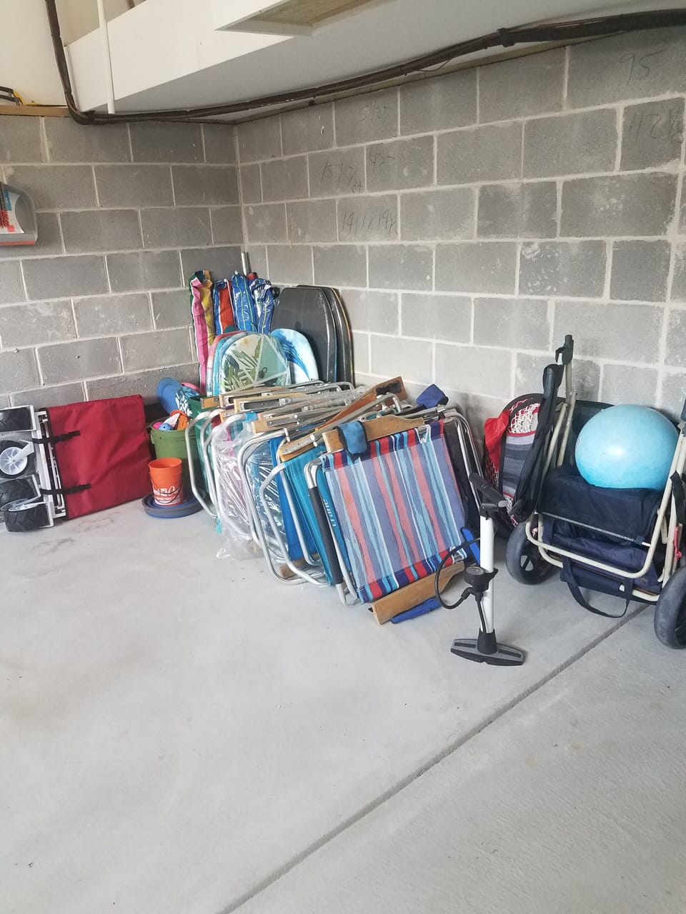 Beach equipment owner leaves for tenants.