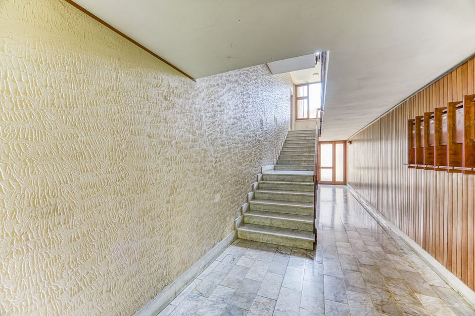 Common area (corridors, hall)
