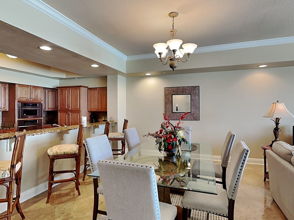 Dining Area - Breakfast Bar Seats Four