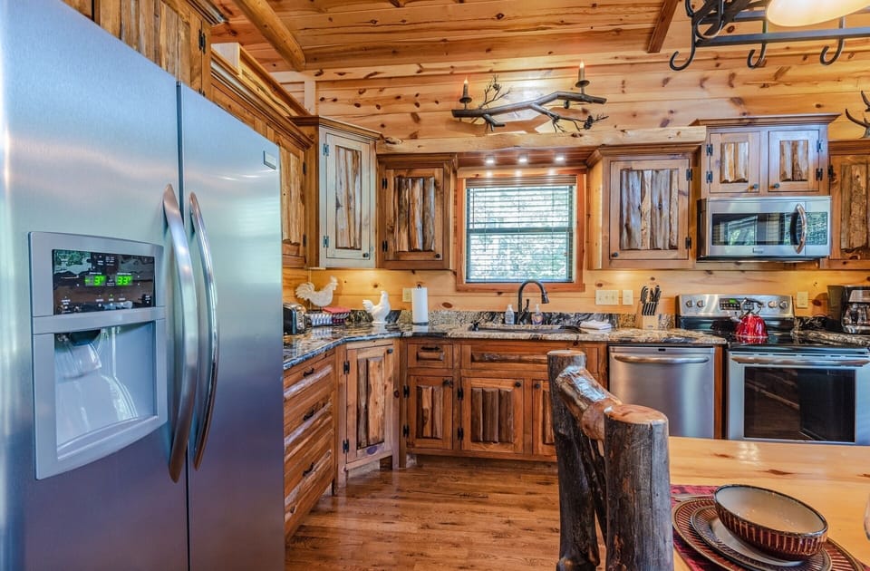 Kitchen - Granite Counter Tops, Stainless Steel Appliances, Dining Table