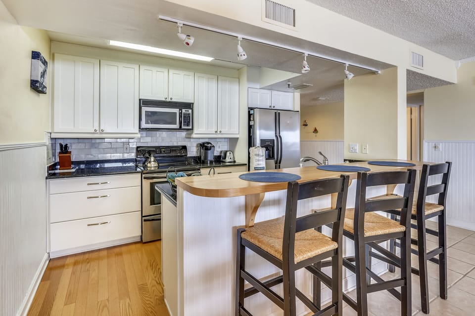 Eat-in bar seating