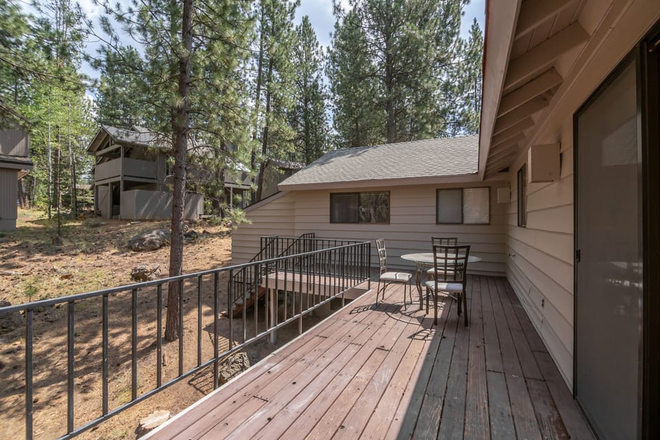 Deck off back king master bedroom