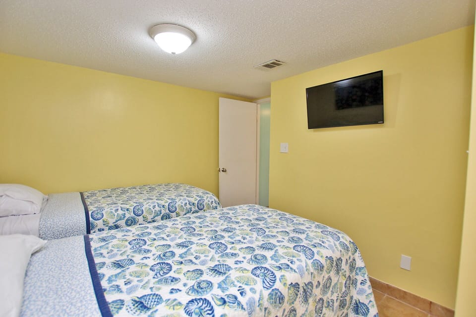 5 - Guest Bedroom (2)