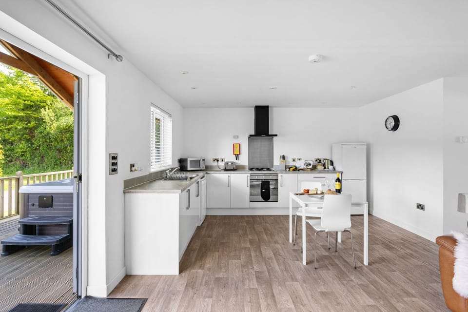 Light and spacious kitchen - The clover Lodge
