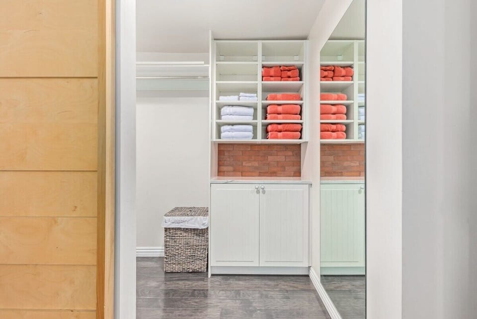 Walk-in closet