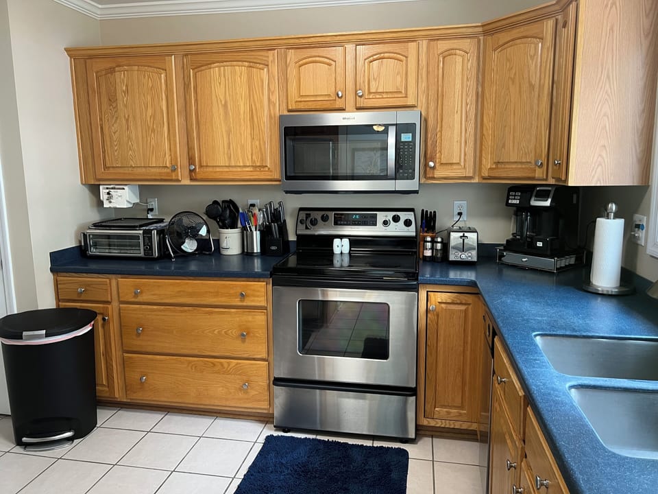 Interior - Main Level - Kitchen (Stainless Steel Stove/Oven and Microwave Oven)