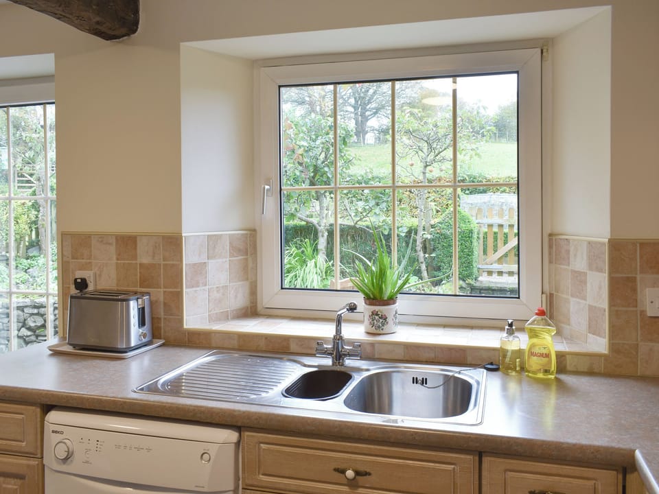 Fully appointed fitted kitchen | Drumlins Cottage, Endmoor, near Kendal