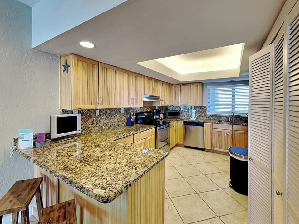 Fully Equipped Kitchen with Stainless Steel Appliances