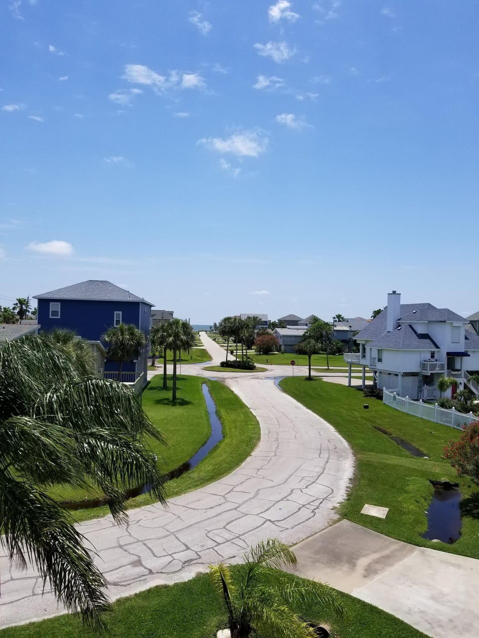 Walk to the Beach from your doorstep at Sunshine Daydream Beach House