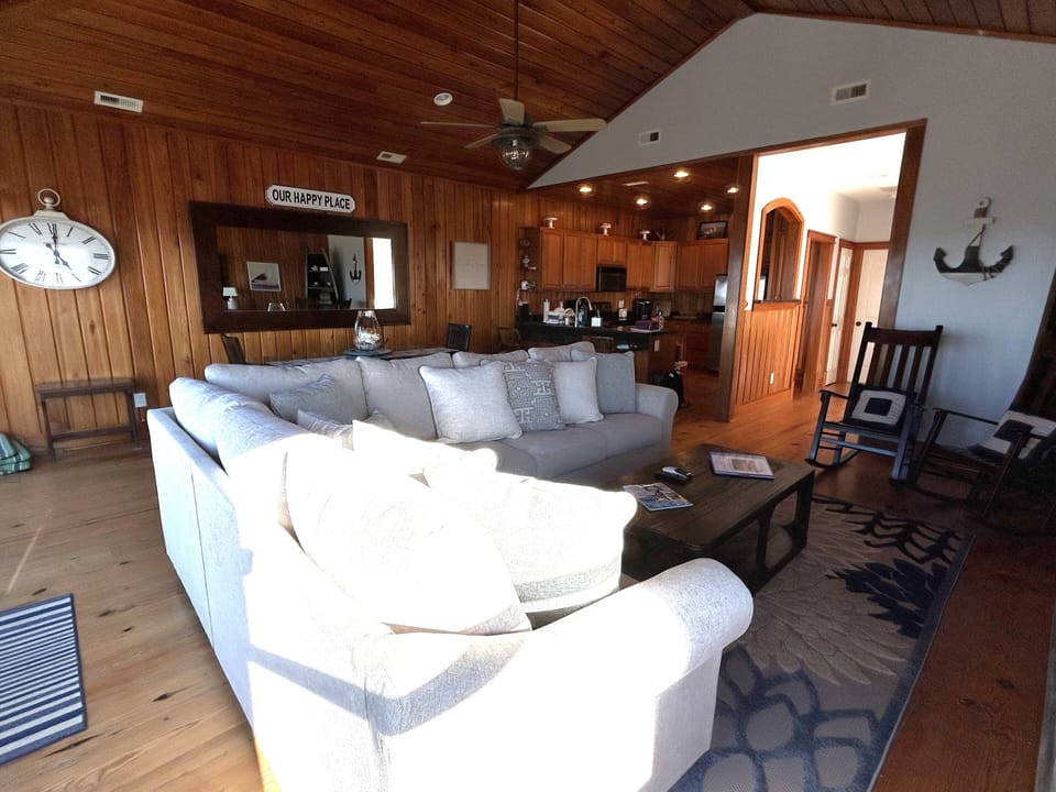 3rd (top) floor family room