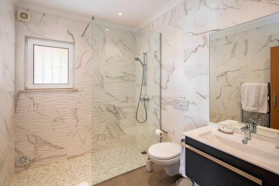 Ensuite shower room