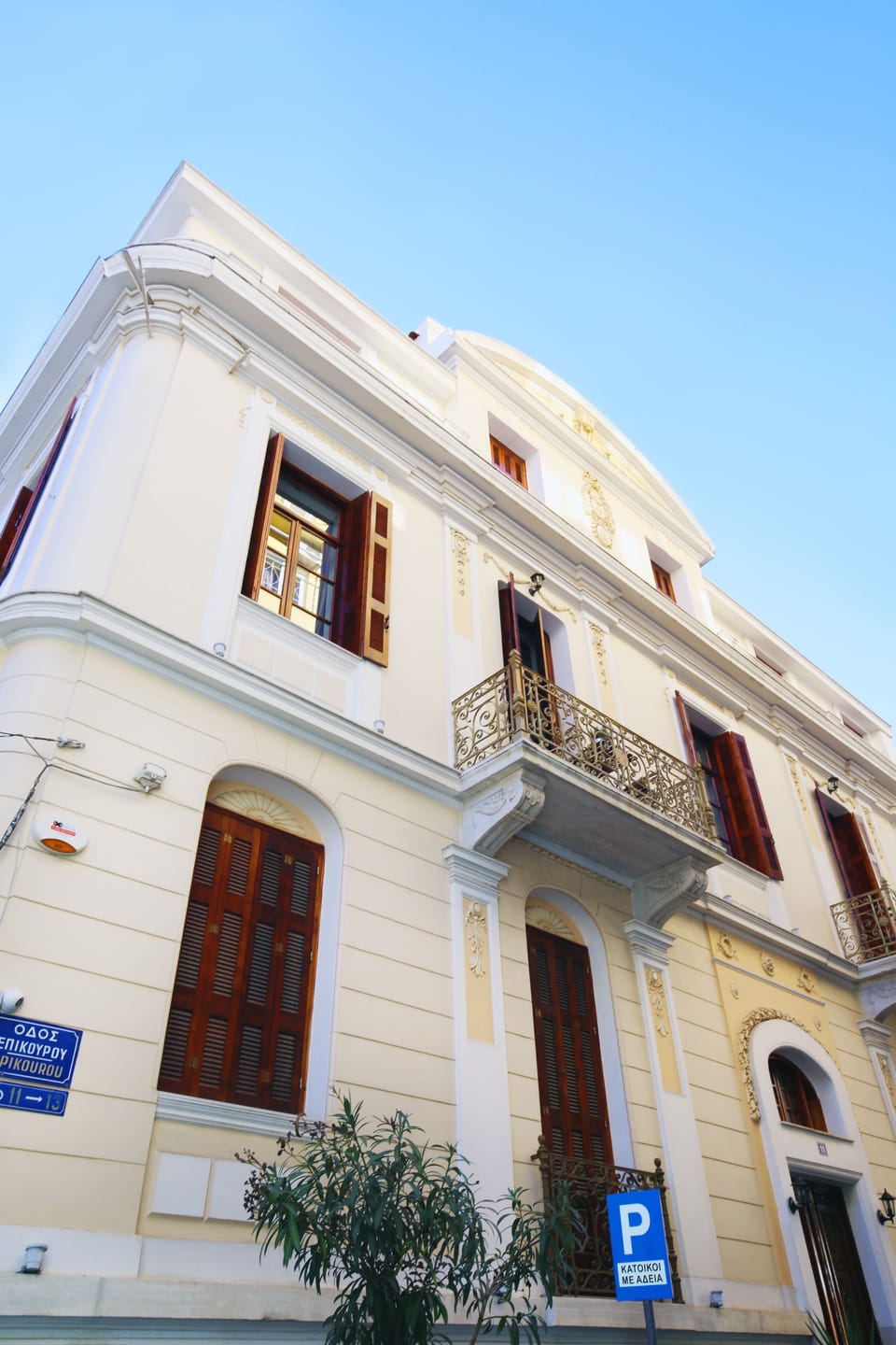 A day view of our building!