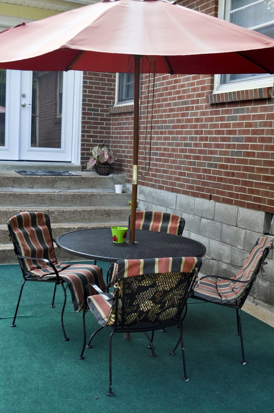 Backyard lounge 